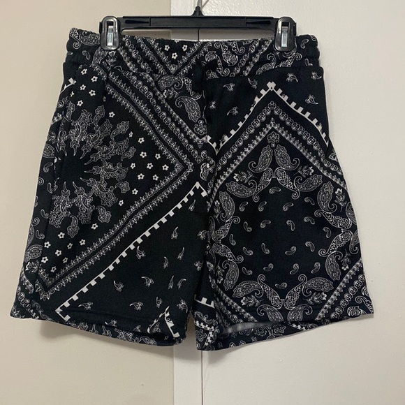 NWT paisley print biker short - Picture 4 of 8